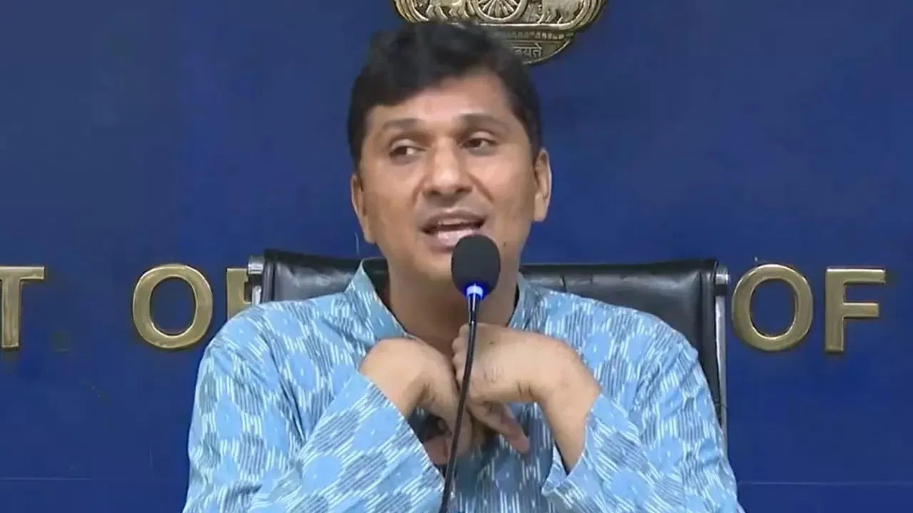 भाजपा सरकार ने अनुचित श्रेय लेने के लिये ‘आप’ की मोहल्ला बस परियोजना को फिर से पेश किया : भारद्वाज