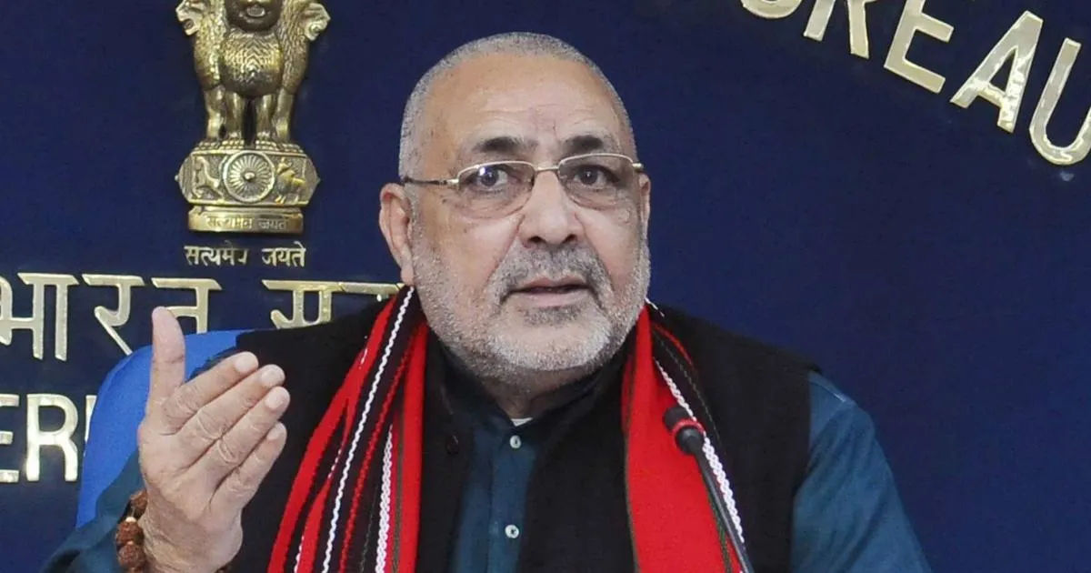 जमशेदपूरात केंद्रीय मंत्री गिरिराज सिंह यांचा झारखंड सरकारवर हल्ला : “बांगलादेशी मुस्लिमांना खास पाहुण्यासारखे आणले जात आहे”
