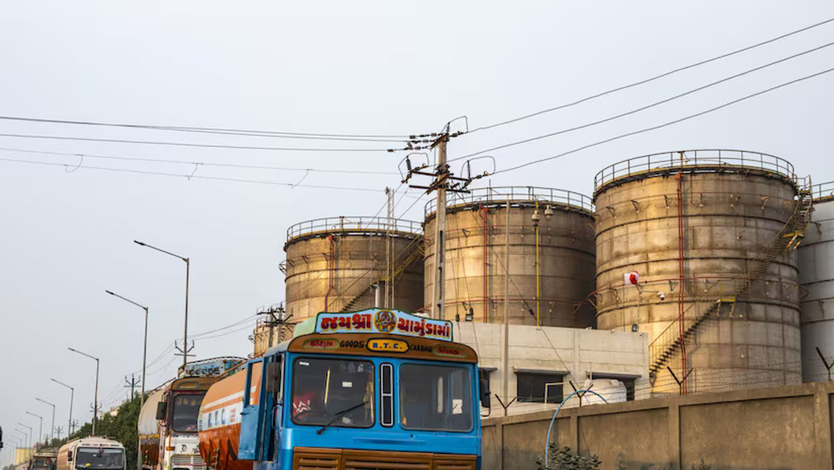मे मध्ये रशियातून भारताचा कच्च्या तेलाचा आयात १० महिन्यांच्या उच्चांकावर