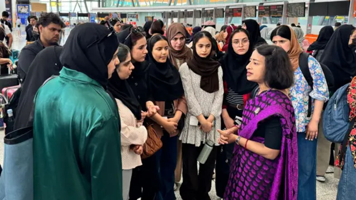 ईरान युद्ध के बीच भारतीय छात्र की आपबीती: “पड़ोस में ही गिर रही थीं मिसाइलें”