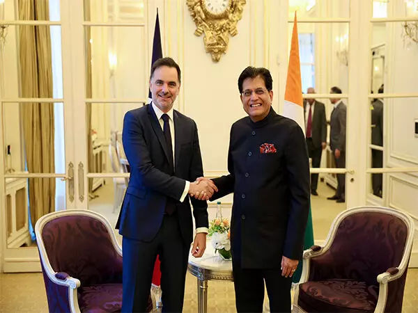 शिवसेना सांसद श्रीकांत शिंदे के नेतृत्व में सर्वदलीय प्रतिनिधिमंडल चार देशों की यात्रा के बाद दिल्ली लौटा
