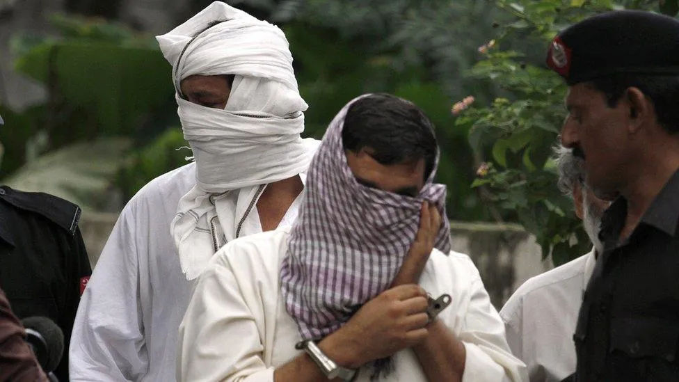 ‘ऑनर किलिंग’ प्रकरण: व्हिडिओ व्हायरल झाल्यानंतर पाकिस्तानात ११ जण अटकेत