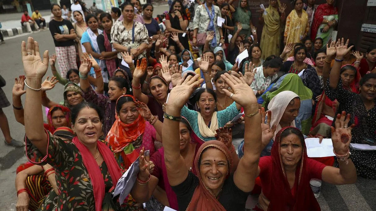 Amarnath Yatra 2025: Over 6,400 Pilgrims Leave Jammu Base Camp for the Holy Shrine