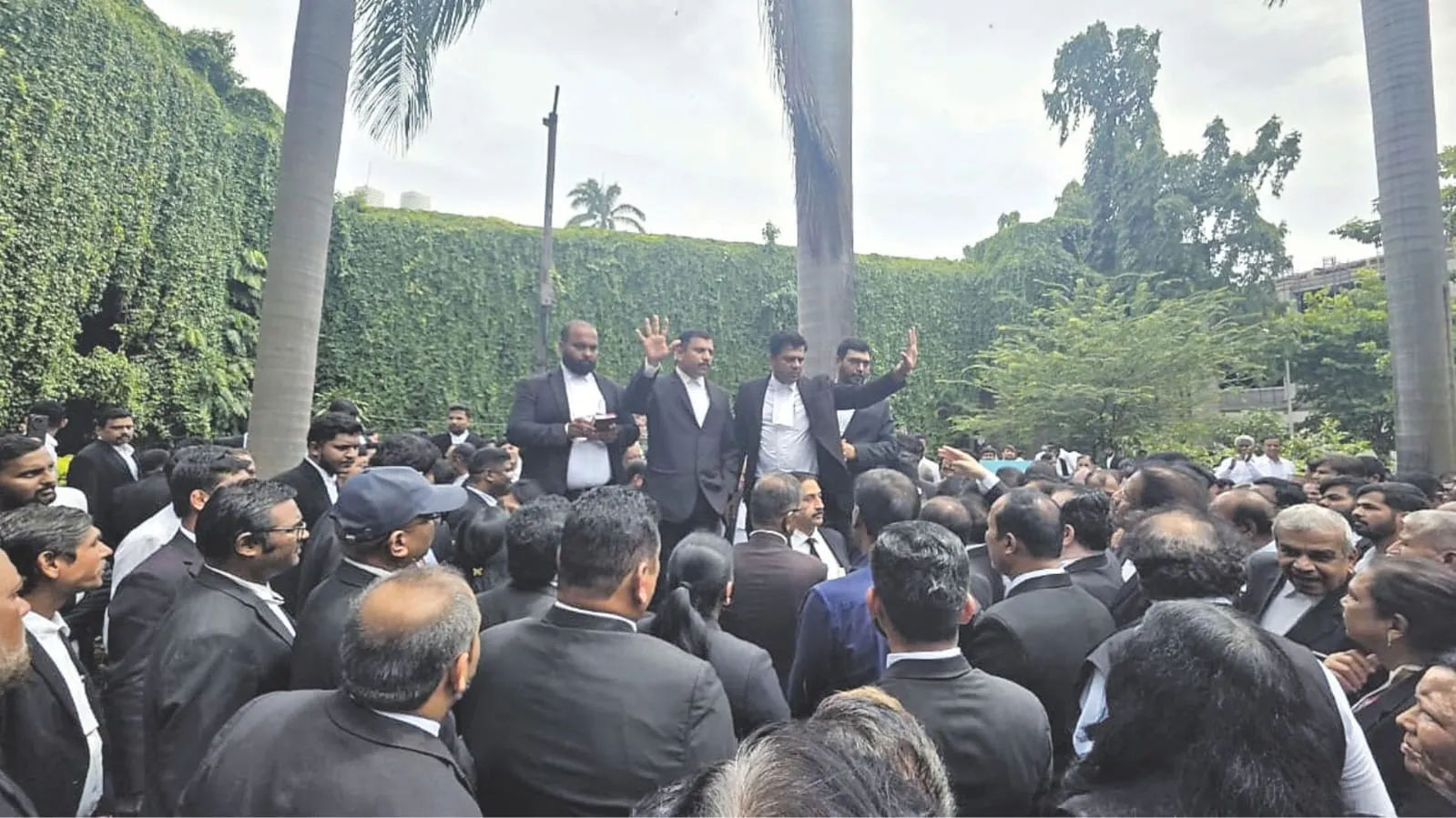 पुणे बार एसोसिएशन की उच्च न्यायालय पीठ की मांग पर बड़ा ऐलान