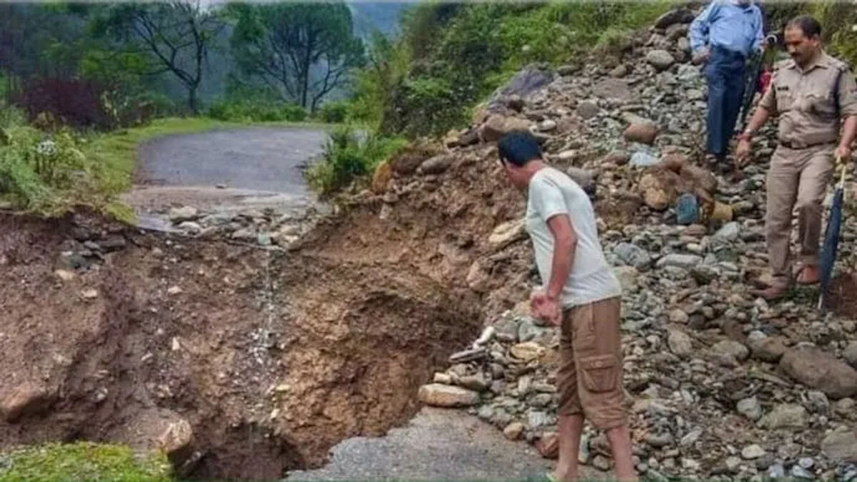 Kedarnath Yatra Halted as The Kedarnath Yatra has been temporarily suspended due to heavy landslides and flash floods.