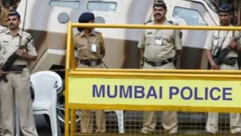 चोरी के आरोप में मां-बेटे की जोड़ी गिरफ्तार, 11 लाख की कीमती वस्तुएं जब्त