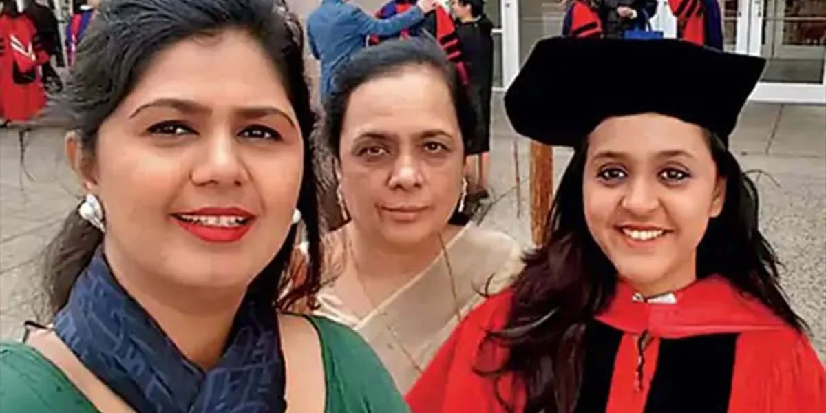 गोपीनाथ मुंडे यांची कनिष्ठ कन्या यशश्री यांचा राजकारणात प्रवेश लांबणीवर; सहकारी बँकेच्या निवडणुकीतून माघार