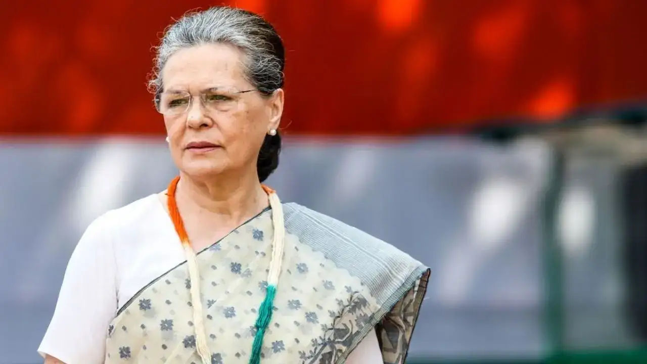 सोनिया गांधी भारतीय नागरिकता लेने से पहले ही मतदाता बन गईं: भाजपा का आरोप