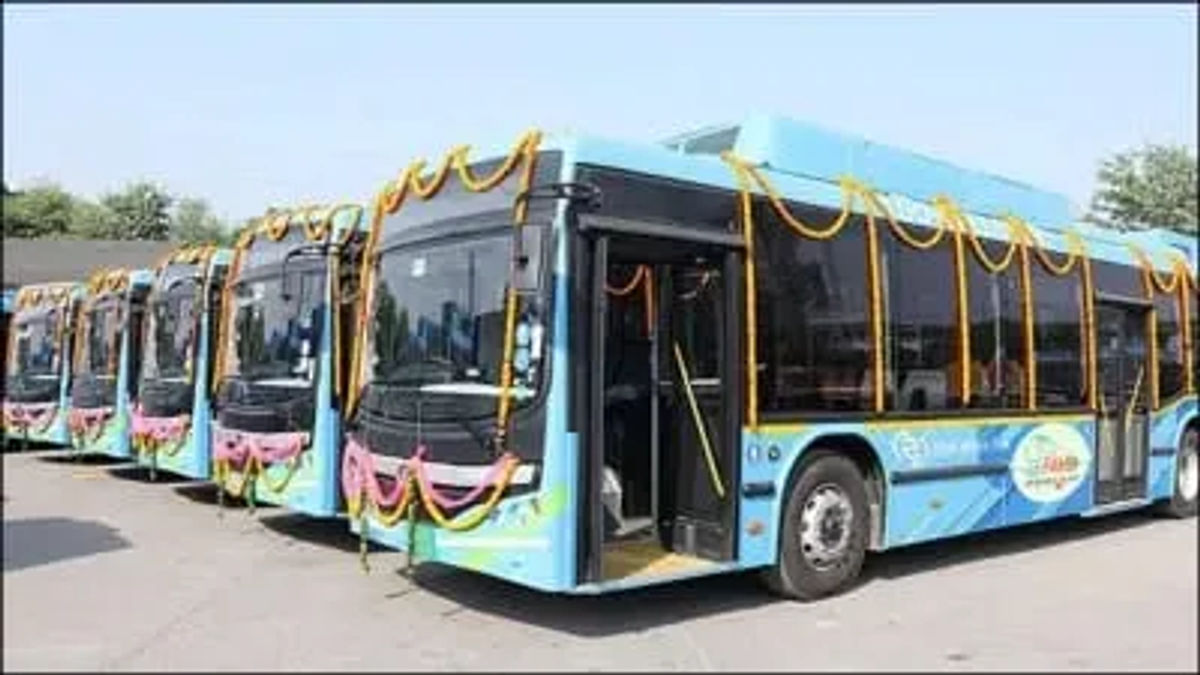 दिल्ली में पर्यटन को बढ़ावा देने के लिए दिल्ली सरकार जल्द ही एक नई एसी टूरिस्ट बस सेवा शुरू करने जा रही है।