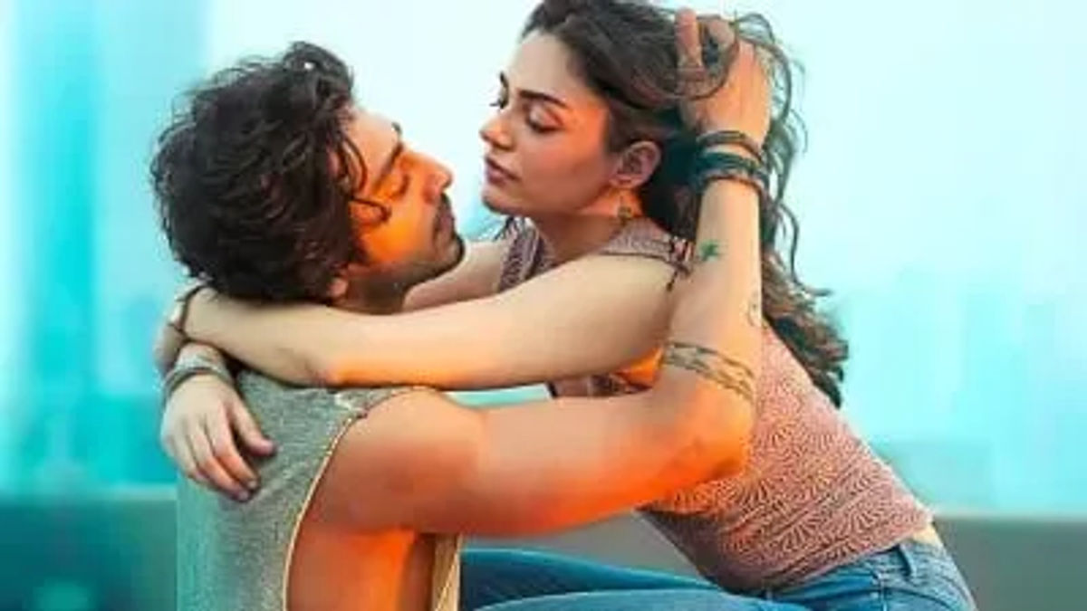 फिल्म ‘सैयारा’ जिसने बॉक्स ऑफिस पर 500 करोड़ रुपये की शानदार कमाई की, अब ओटीटी प्लेटफॉर्म पर धमाल मचाने आ रही है।