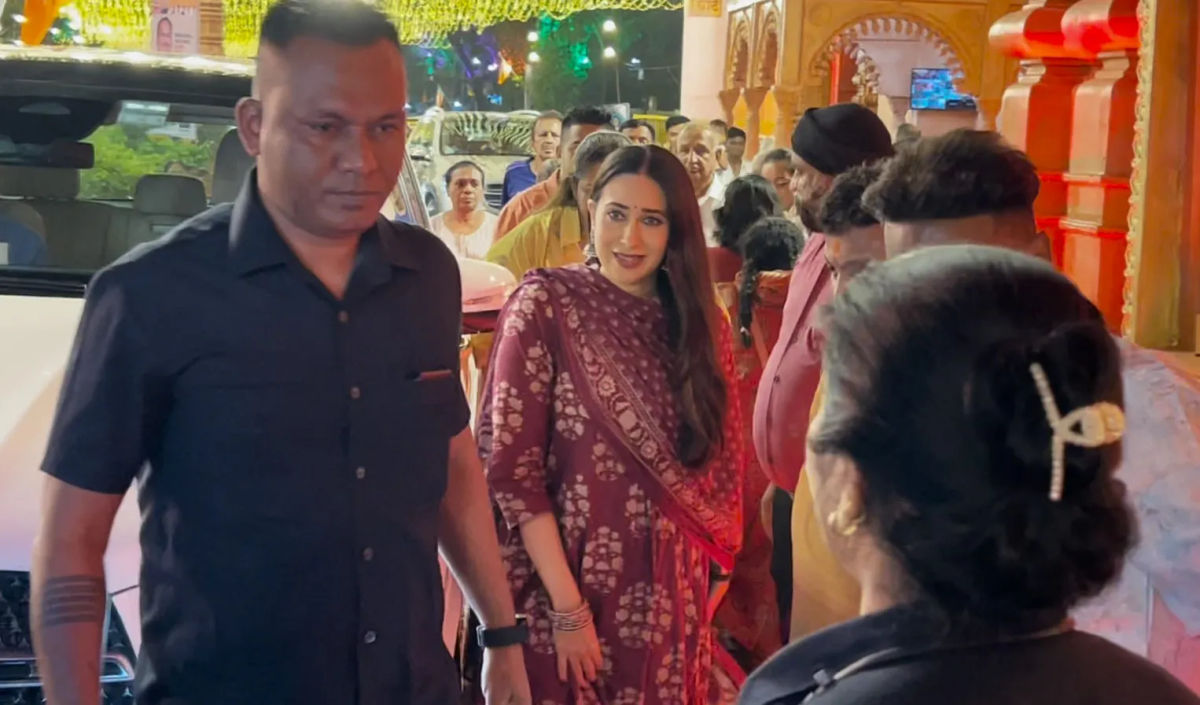 veteran actor Saira Banu, along with Karisma Kapoor and Fardeen Khan, were seen offering prayers at Maharashtra Minister Ashish Shelar’s residence.
