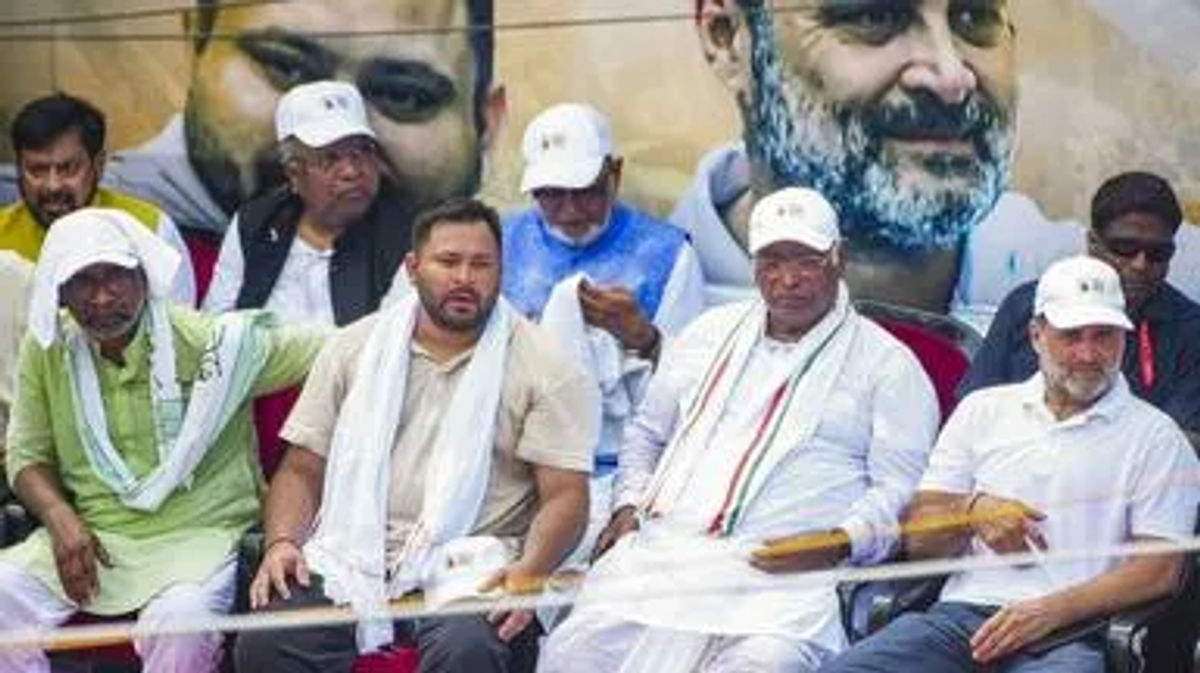 “मतांच्या चोरीचे ‘हायड्रोजन बॉम्ब’ उघडकीस येणार; त्यानंतर मोदींना चेहरा दाखवता येणार नाही – राहुल गांधी”