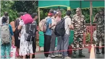 काठमांडू में मंगलवार को हिंसक झड़पों के बाद, नेपाल सेना ने बुधवार को पूरे देश में कर्फ्यू लागू कर दिया है, जो गुरुवार सुबह 6 बजे तक प्रभावी रहेगा ।