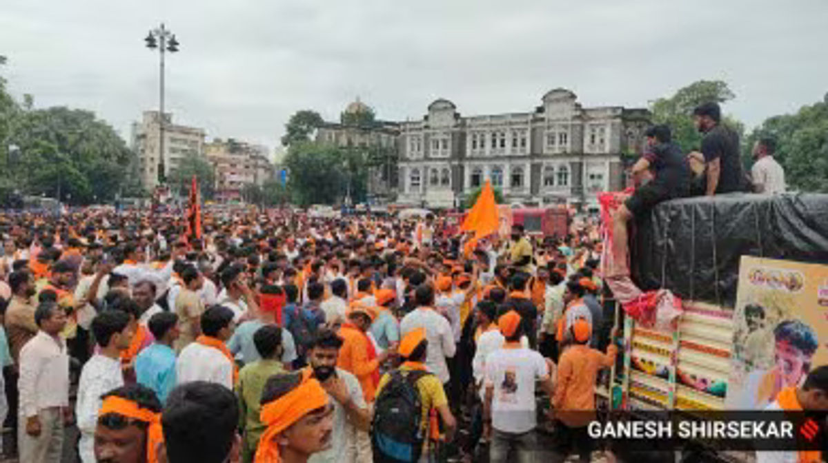 मराठा आरक्षण आंदोलनकर्त्यांना जबरदस्तीने हटवणे गणेशोत्सवात गोंधळ निर्माण करेल – संजय राऊत