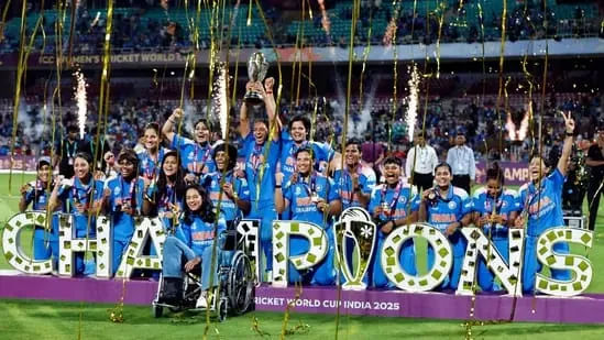 बीसीसीआई ने बढ़ाई खिलाड़ियों की खुशी: भारतीय महिला विश्व कप विजेता टीम को आईसीसी से भी बड़ा कैश पुरस्कार