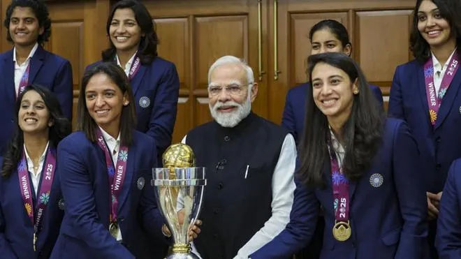 प्रधानमंत्री मोदी ने महिला क्रिकेट टीम से की मुलाकात