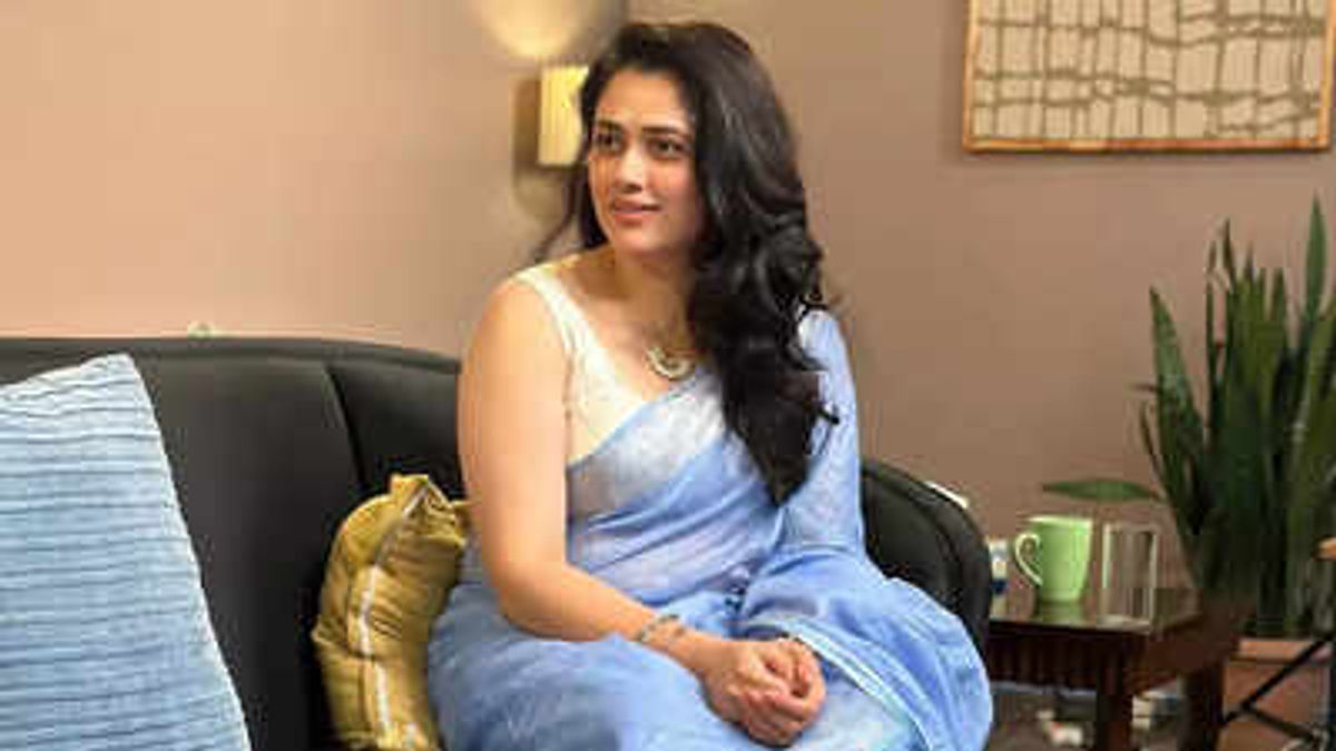 जावान फिल्म की अभिनेत्री गिरिजा ओक की सादगी पर इंटरनेट हुआ फिदा, नीली साड़ी में दिखा आकर्षक अंदाज