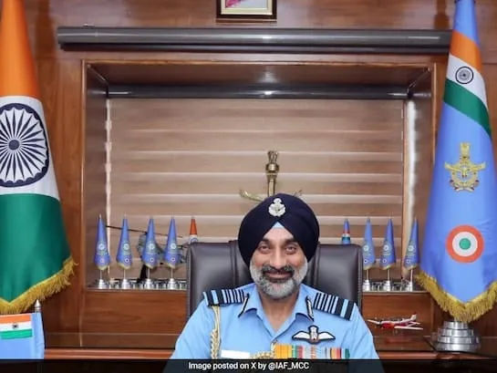 भारत की सीमाई ताकत में बड़ा इजाफा: चीन बॉर्डर के पास न्योमा एयरबेस हुआ संचालन में वायुसेना प्रमुख ने भरी पहली उड़ान