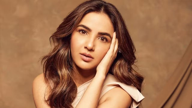 Jasmin Bhasin Shares Her DIY Remedy for Flaky, Itchy Scalp — ‘My Hair Felt Shiny and Hydrated’.