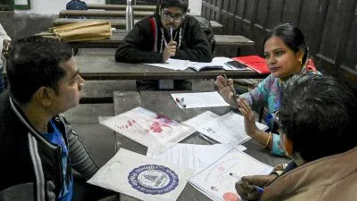 Bengal: ‘Unmapped’ Voters Ke SIR Hearings Filhaal Roke Gaye