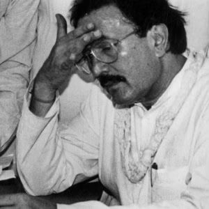 Rajesh Khanna Once Stood in Line for a Public Toilet With a Dabba — The Film That Became His Last Hit and Why Dimple Kapadia Called His Condition “Pathetic”