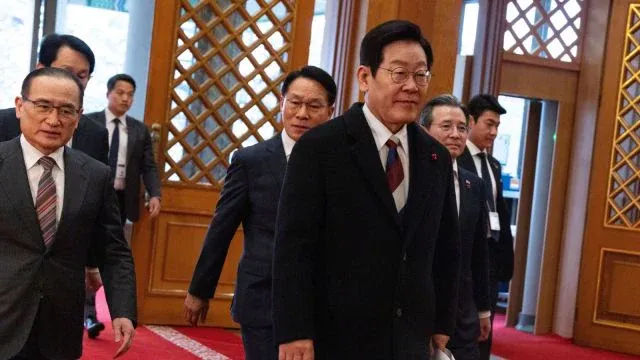 South Korean President Lee Returns to Presidential Palace Avoided by His Predecessor.