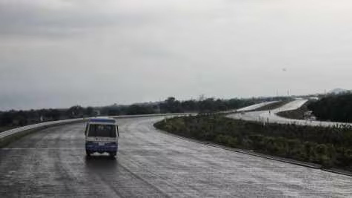 4 साल की देरी, सिर्फ 87 किमी का अधूरा हिस्सा: कैसे अटक गया ₹1 लाख करोड़ का दिल्ली–मुंबई एक्सप्रेसवे |