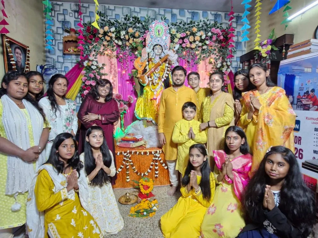 पटना में स्कूलों और कॉलेजों में छात्रों ने श्रद्धा और उत्साह के साथ सरस्वती पूजा का आयोजन किया।