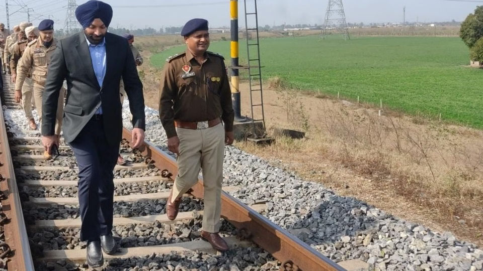 गणतंत्र दिवस से पहले पंजाब में रेलवे ट्रैक पर विस्फोट, मालगाड़ी का लोको पायलट घायल