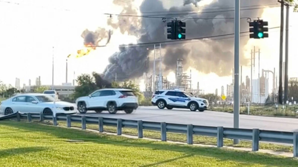 Texas Coast Oil Refinery Explosion Forces Shelter-in-Place Orders