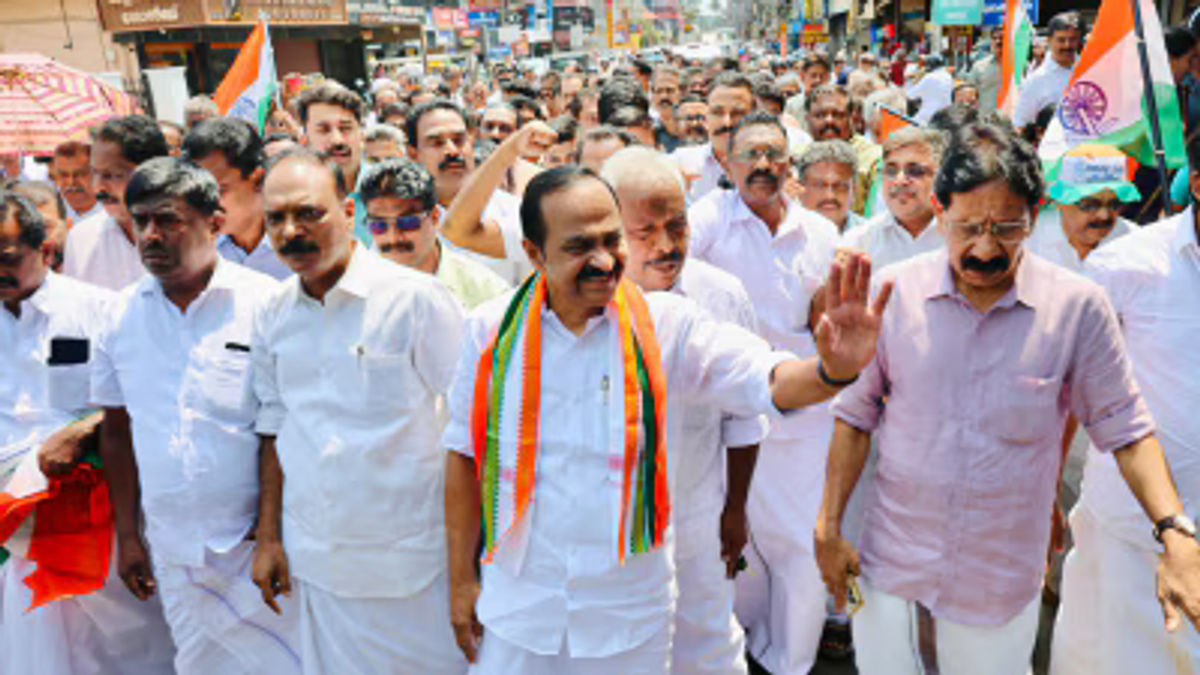Kerala Politics Heats Up as LoP Satheesan Targets CPI(M), BJP