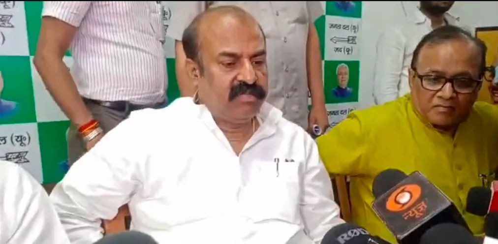 आनंद मोहन पर मंत्री मदन सहनी का पलटवार, कहा- पूर्व सांसद आज जो कुछ भी बोल पा रहे हैं वह नीतीश कुमार की देन है
