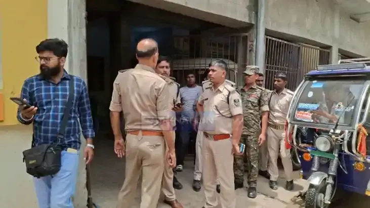 पूर्व सांसद के गयाजी स्थित आवास पर छापेमारी, 50 लाख रूपये की नकली दवा बरामद, महिला सहित दो गिरफ्तार