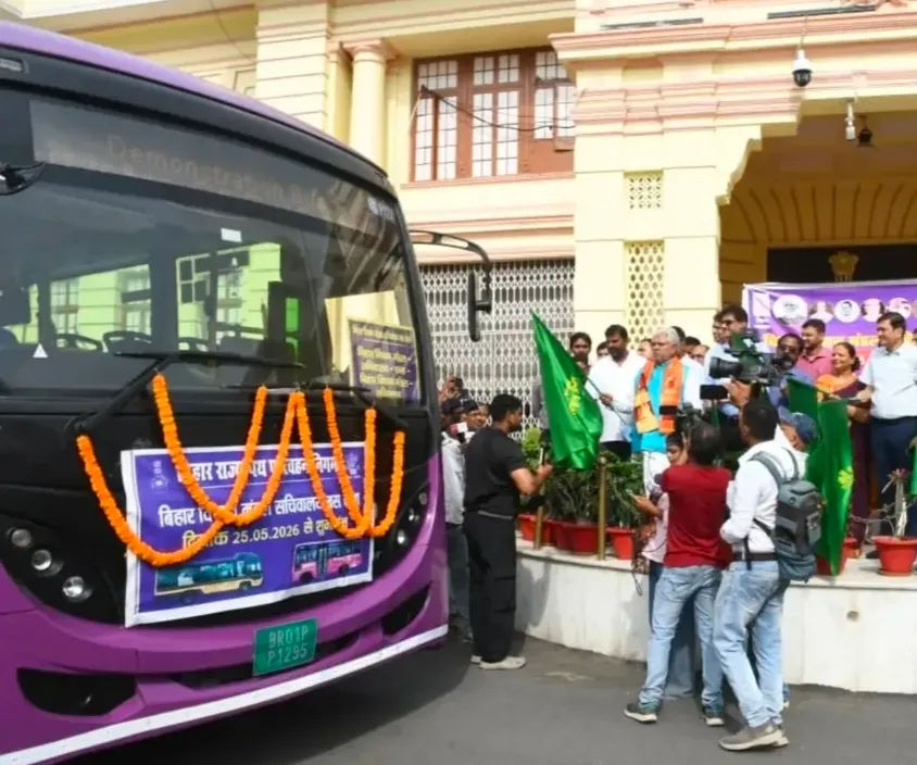 विधानमंडल सचिवालय कर्मचारियों के सीएनजी और इलेक्ट्रिक बस सेवा शुरू, विधानसभा अध्यक्ष ने दिखाई हरी झंडी
