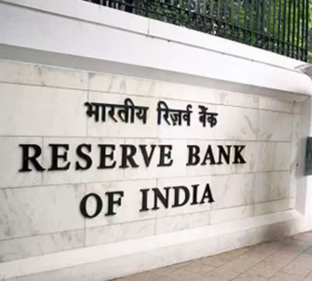 CURENCY : भारत में जल्द ही देखने को मिल सकते हैं प्लास्टिक नोट, आस्ट्रेलिया, कनाडा, यूके समेत 60 देशों में चल रही है यह करेंसी