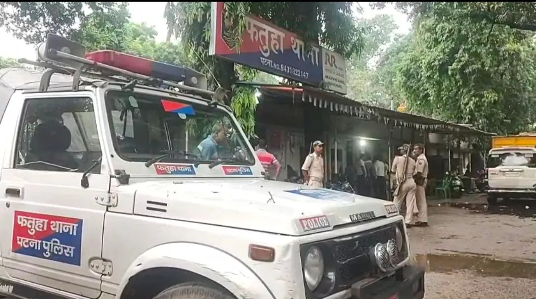 फतुहा में फोरलेन पर बाइक सवार अपराधियों ने युवक को गोलियों से भूना, स्थिति गंभीर, PMCH रेफर