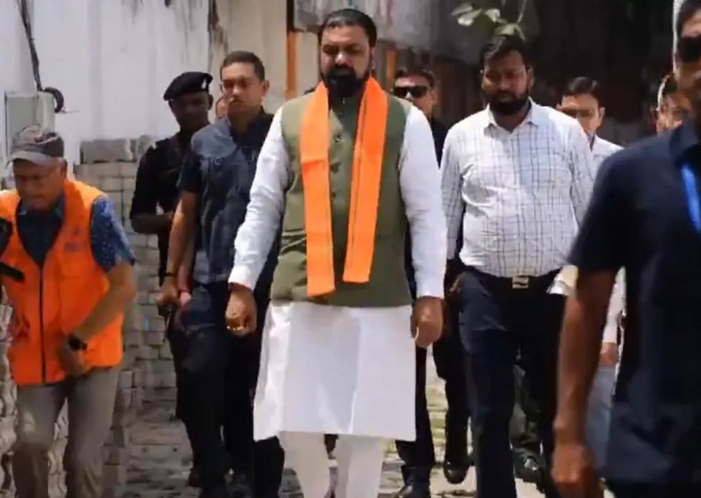 प्रधानमंत्री की अपील का असर, पैदल सचिवालय पहुंचे मुख्यमंत्री सम्राट चौधरी