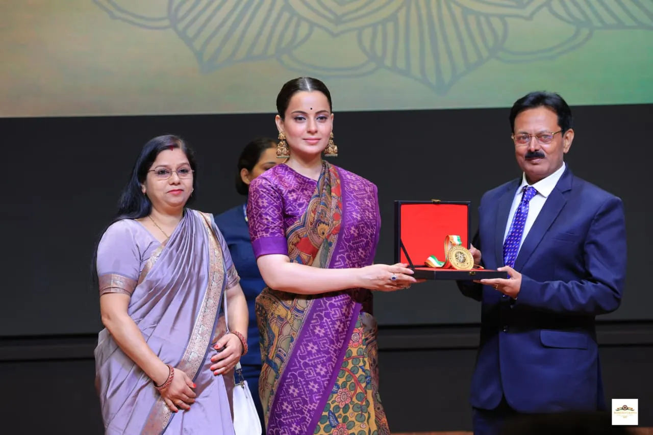 चर्चित आयुर्वेद चिकित्सक डॉ. मनोज पांडे और डॉ. जूली पांडे ‘राष्ट्रीय रत्न सम्मान’ से सम्मानित
