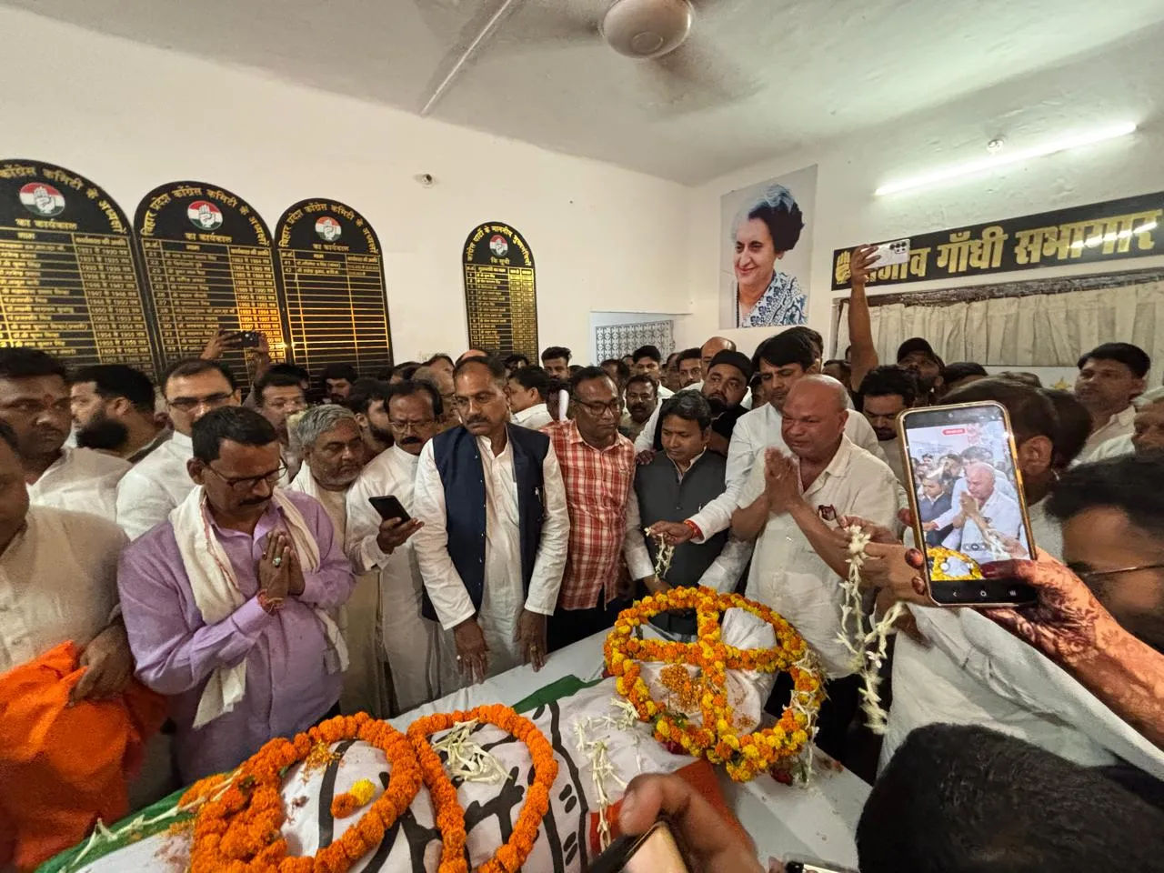 कांग्रेस के वरिष्ठ नेता प्रवीण सिंह कुशवाहा को सदाकत आश्रम में नम आंखों से अंतिम विदाई, नेताओं ने दी श्रद्धांजलि