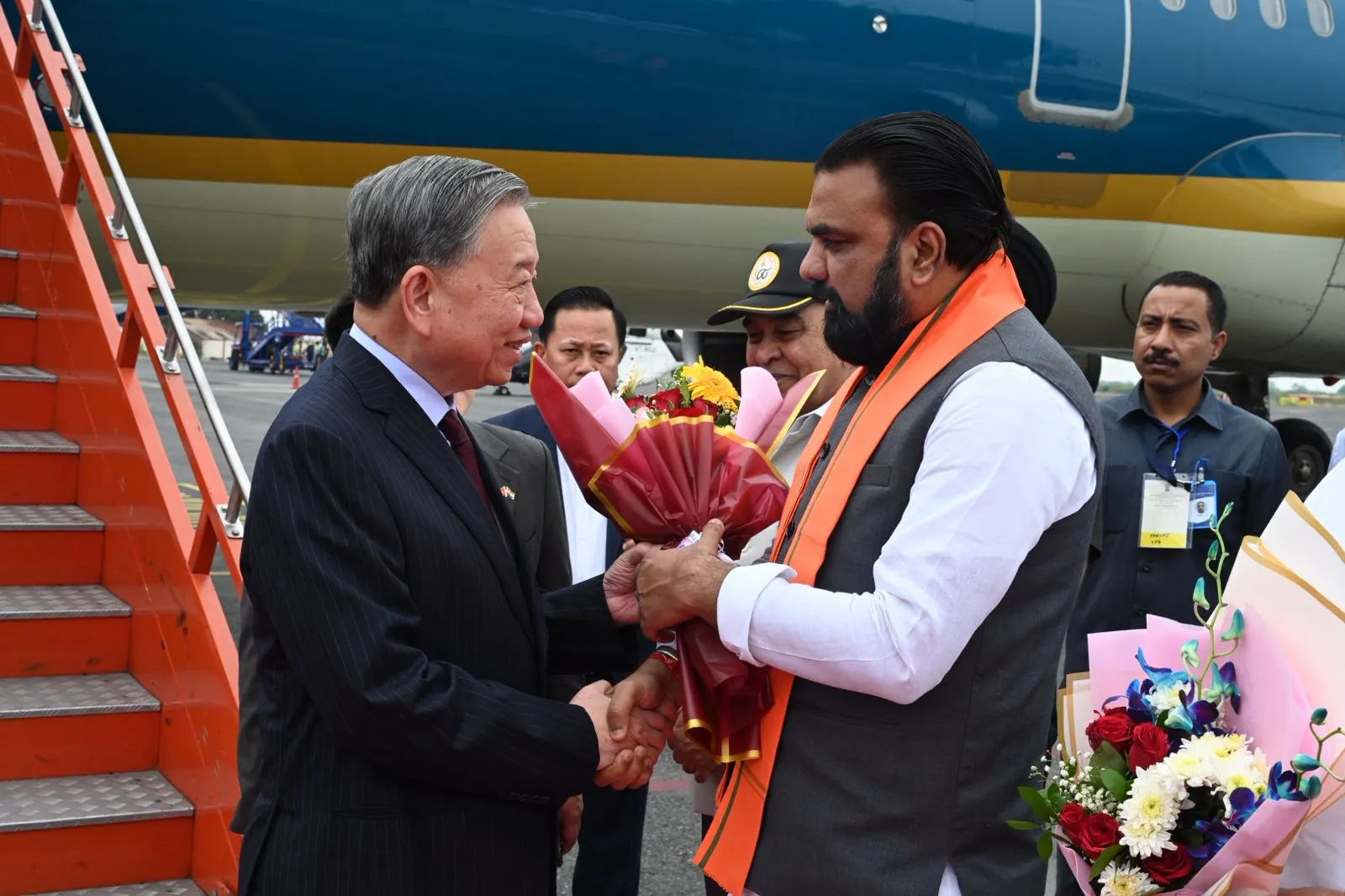 गया एयरपोर्ट पर वियतनाम के राष्ट्रपति का भव्य स्वागत, भारत-वियतनाम संबंधों को नई मजबूती की उम्मीद