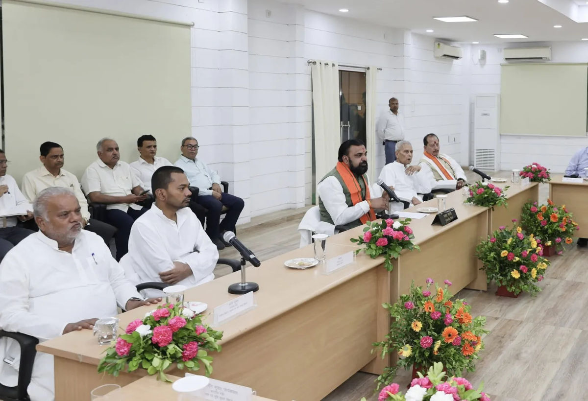 कैबिनेट विस्तार के तुरंत बाद एक्शन मोड में सरकार, मुख्यमंत्री सचिवालय में नए मंत्रियों संग चली लंबी बैठक