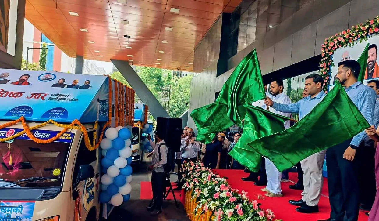 BIHAR HEALTH अब घर-घर पहुंचेगा मस्तिष्क ज्वर से बचाव का संदेश, स्वास्थ्य मंत्री निशांत कुमार ने 12 विशेष प्रचार-प्रसार वाहनों को किया रवाना