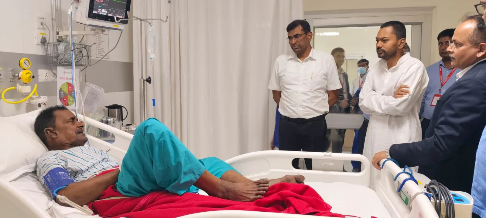 BIHAR HEALTH MINISTER : दिल्ली का दौरा बीच में ही छोड़कर पटना लौटे स्वास्थ्य मंत्री निशांत, अस्पताल पहुंच कर मुजफ्फरपुर अग्निकांड के घायलों से मिले