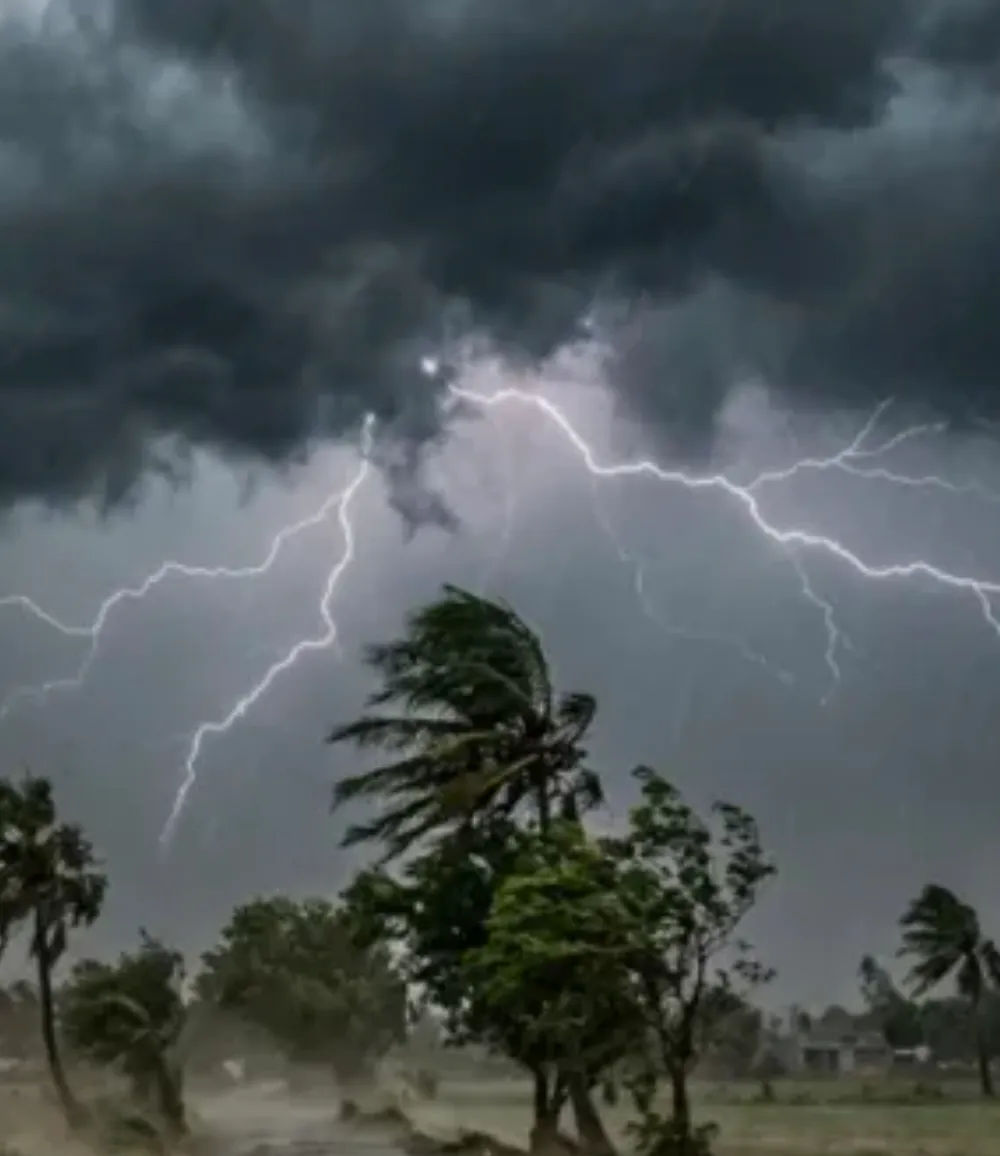 JHARKHAND WEATHER : झारखंड के कई जिलों में 75 किमी/घंटे की रफ्तार से चलेंगी हवाएं, गरज के साथ मूसलधार बारिश का अनुमान