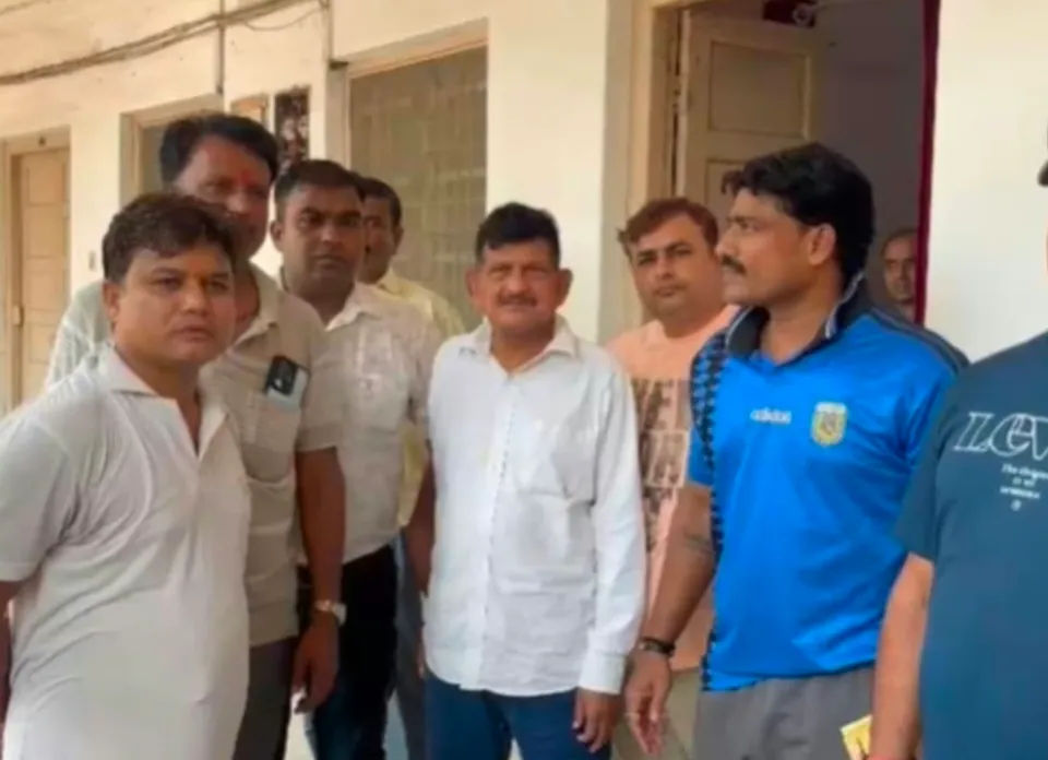 BIHAR RAID : तिरहुत प्रमंडल के अपर निदेशक घूसखोरी के आरोप में गिरफ्तार, निगरानी ने बतौर रिश्वत 40 हजार रुपये लेते दबोचा