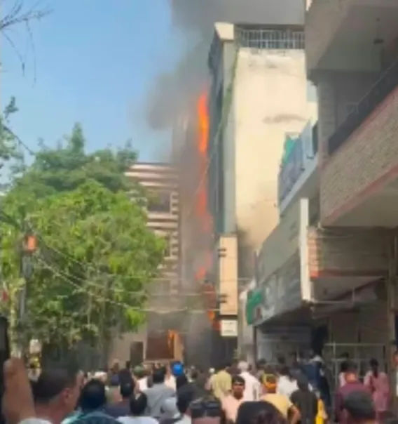 Delhi Malviya Nagar fire :दिल्ली में मालवीय नगर के रेस्टोरेंट में भीषण अग्निकांड, 20 लोगों की मौत, कई विदेशी भी शामिल, 37 घायल
