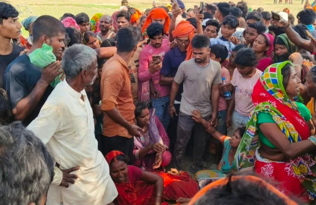 In Madhubani Five siblings died : मधुबनी में दर्दनाक हादसा, जेसीबी से खोदे गए गड्ढे में डूबने से पांच भाई – बहन की मौत, इलाके में कोहराम, परिजनों का रो – रोकर हाल बुरा
