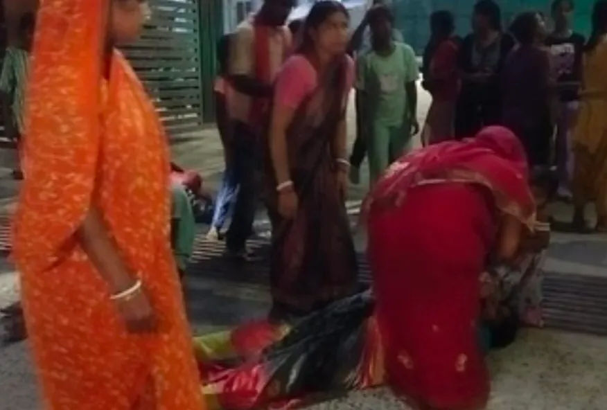 POLICE RAID IN NIGHT भागलपुर में आधी रात को पुलिस की रेड से बवाल, घर में घुसकर महिलाओं से मारपीट का आरोप, इलाके में तनाव