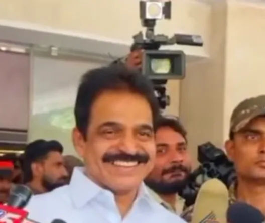 National : कांग्रेस ने टीएमसी के विलय की खबरों को कोरी अफवाह बताया, कहा- सोनिया से ममता की मुलाकात ‘इंडिया’ को मजबूत करने के लिए थी