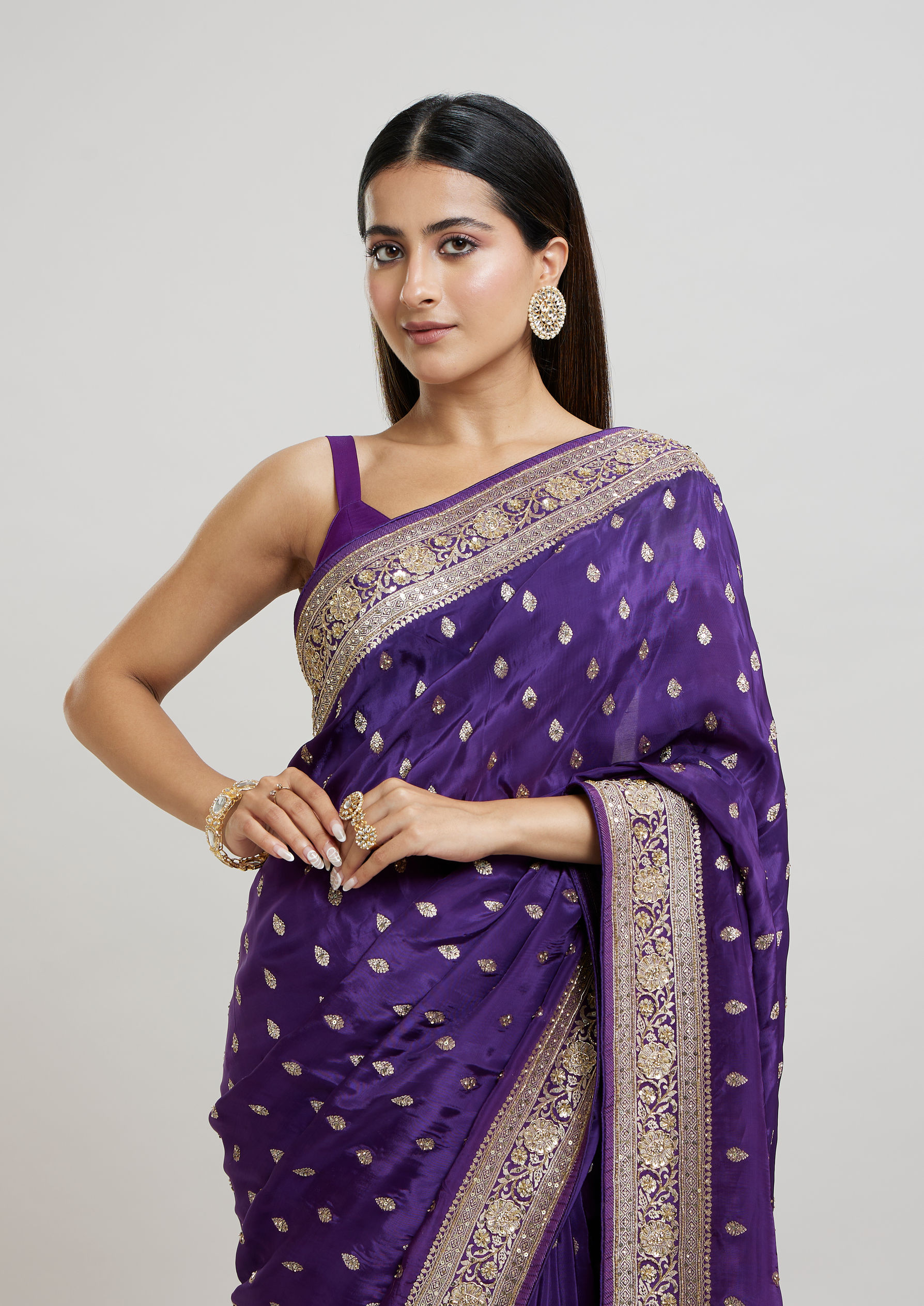 Twamev Women Lustrous Wine Saree